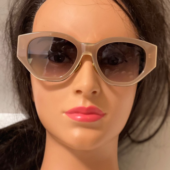 Dezi Eyewear - Charge It Alluded Nud
/ Smoke Gradient. Chic and attractive - Picture 3 of 16